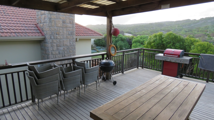 6 Bedroom Property for Sale in Stilbaai Oos Western Cape